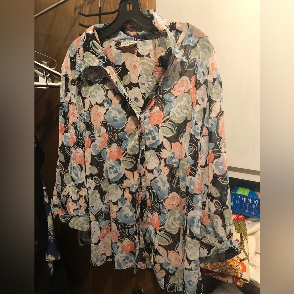 Sarah B Woman Sequin Floral Sheer Top- 716 $9 or 🦋